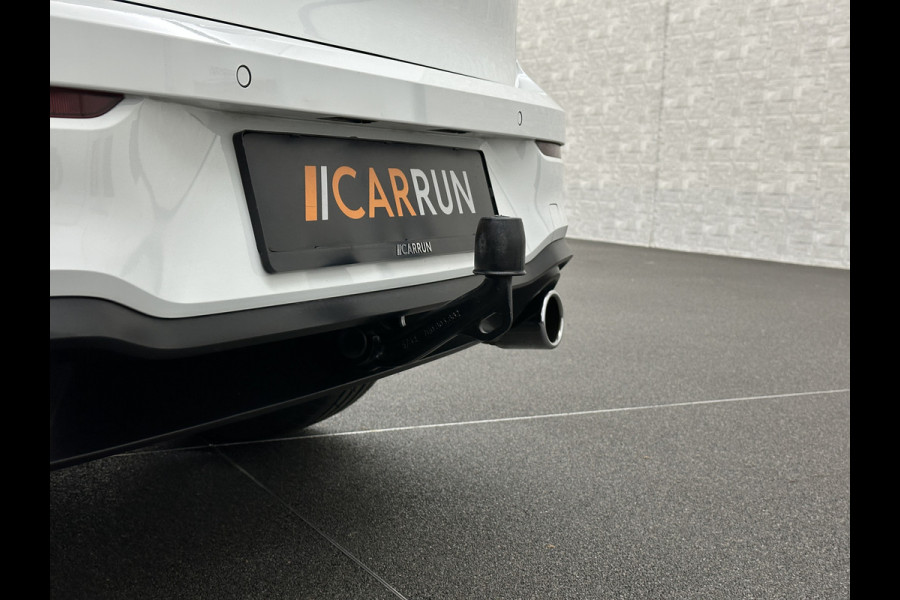 Volkswagen Golf 245 pk GTE Hybrid | IQ-Light | ACC | 19'' | GTI Diffuser | Trekhaak | Stuurwielverwarming | Achteruitrij-Camera | 3-Zone Clima | Carplay | Sfeerverlichting | Draadloos Laden |