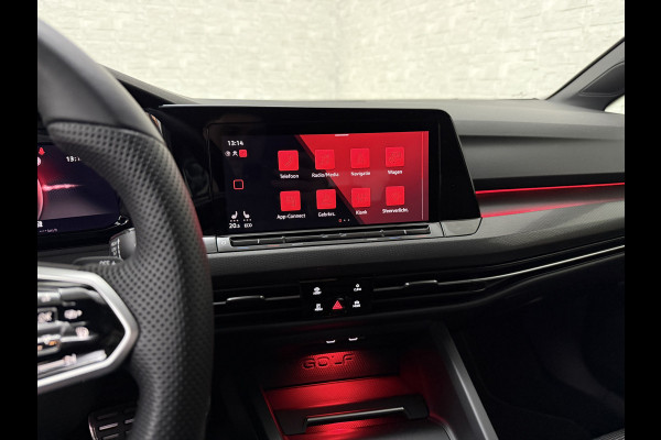 Volkswagen Golf 245 pk GTE Hybrid | IQ-Light | ACC | 19'' | GTI Diffuser | Trekhaak | Stuurwielverwarming | Achteruitrij-Camera | 3-Zone Clima | Carplay | Sfeerverlichting | Draadloos Laden |