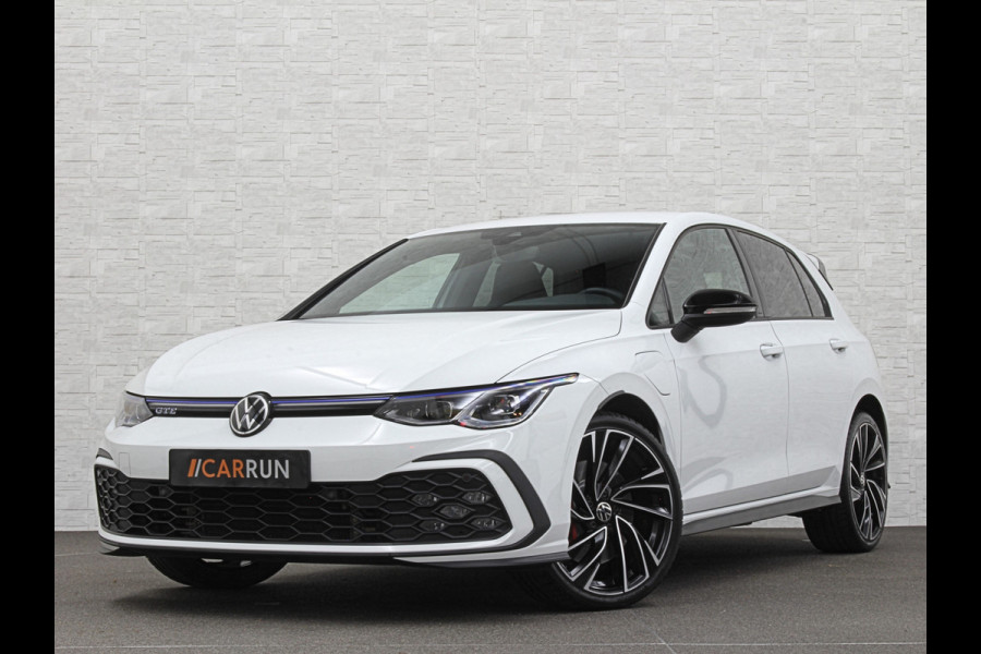 Volkswagen Golf 245 pk GTE Hybrid | IQ-Light | ACC | 19'' | GTI Diffuser | Trekhaak | Stuurwielverwarming | Achteruitrij-Camera | 3-Zone Clima | Carplay | Sfeerverlichting | Draadloos Laden |
