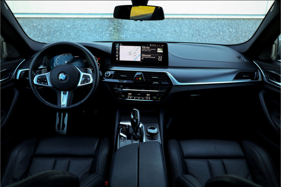 BMW 5 Serie 545e xDrive Individual Soft Close / M-zetels / Leder dashboard /