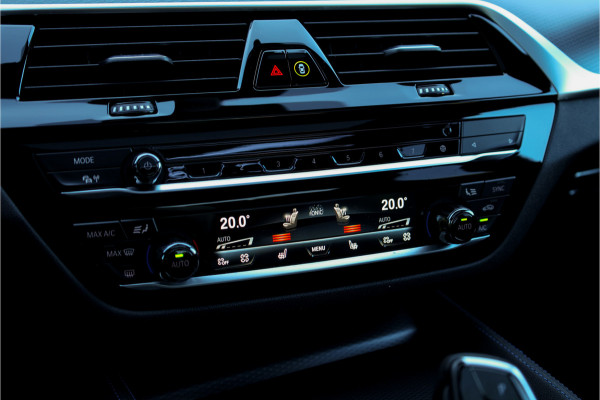 BMW 5 Serie 545e xDrive Individual Soft Close / M-zetels / Leder dashboard /