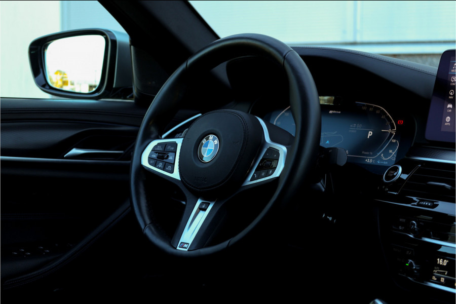 BMW 5 Serie 545e xDrive Individual Soft Close / M-zetels / Leder dashboard /