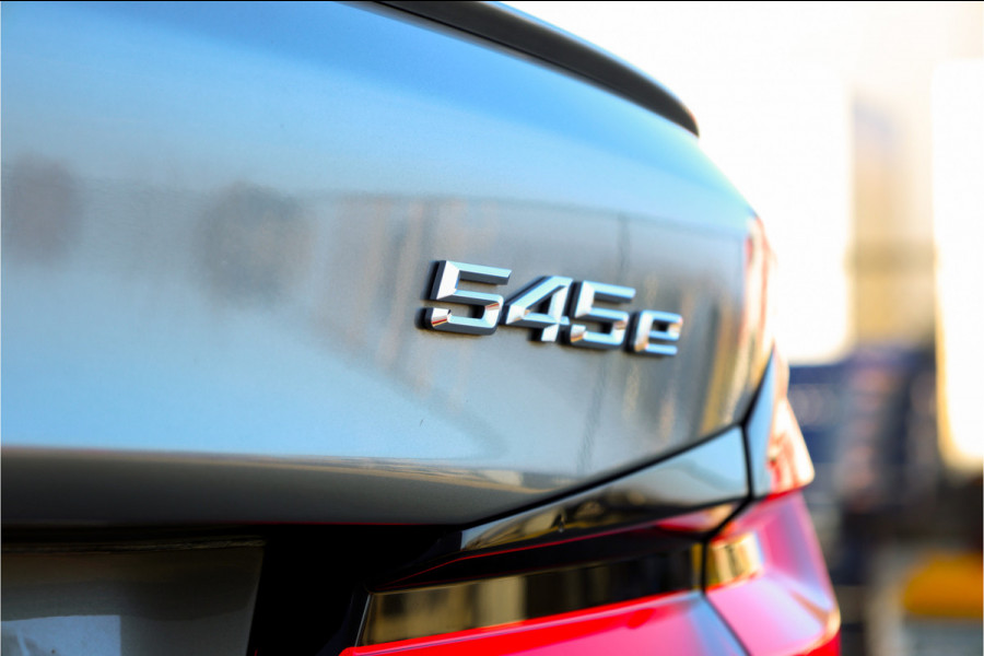 BMW 5 Serie 545e xDrive Individual Soft Close / M-zetels / Leder dashboard /