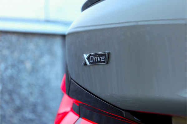 BMW 5 Serie 545e xDrive Individual Soft Close / M-zetels / Leder dashboard /