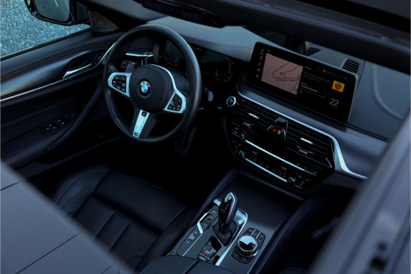 BMW 5 Serie 545e xDrive Individual Soft Close / M-zetels / Leder dashboard /