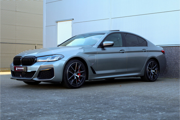 BMW 5 Serie 545e xDrive Individual Soft Close / M-zetels / Leder dashboard /