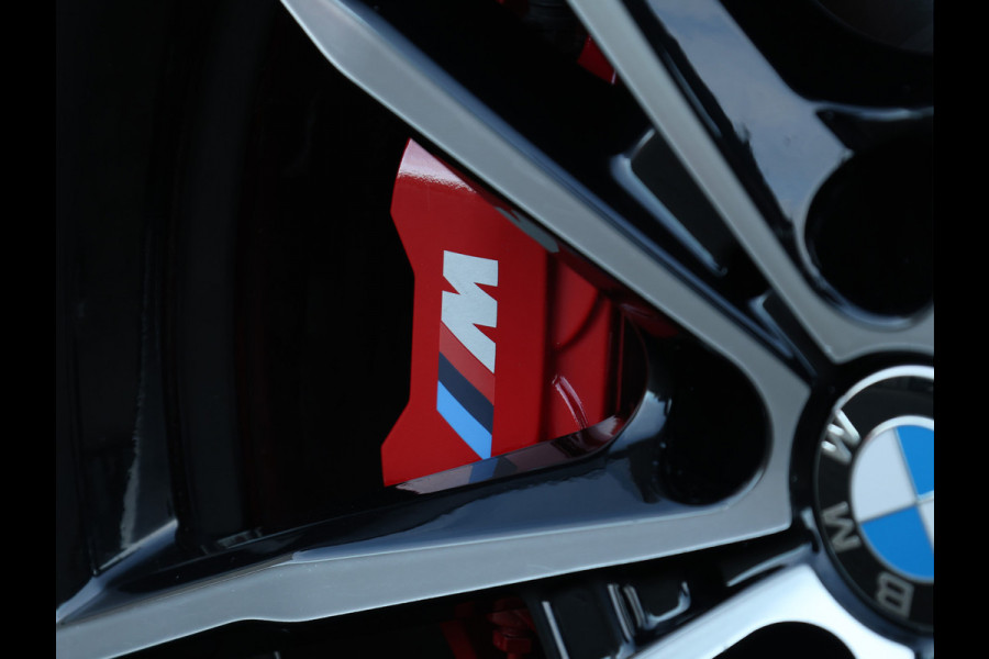 BMW 3-serie 330e M Sport HiFi / 19 inch / M-Sport remmen / Leder /