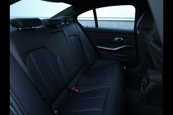 BMW 3-serie 330e M Sport HiFi / 19 inch / M-Sport remmen / Leder /