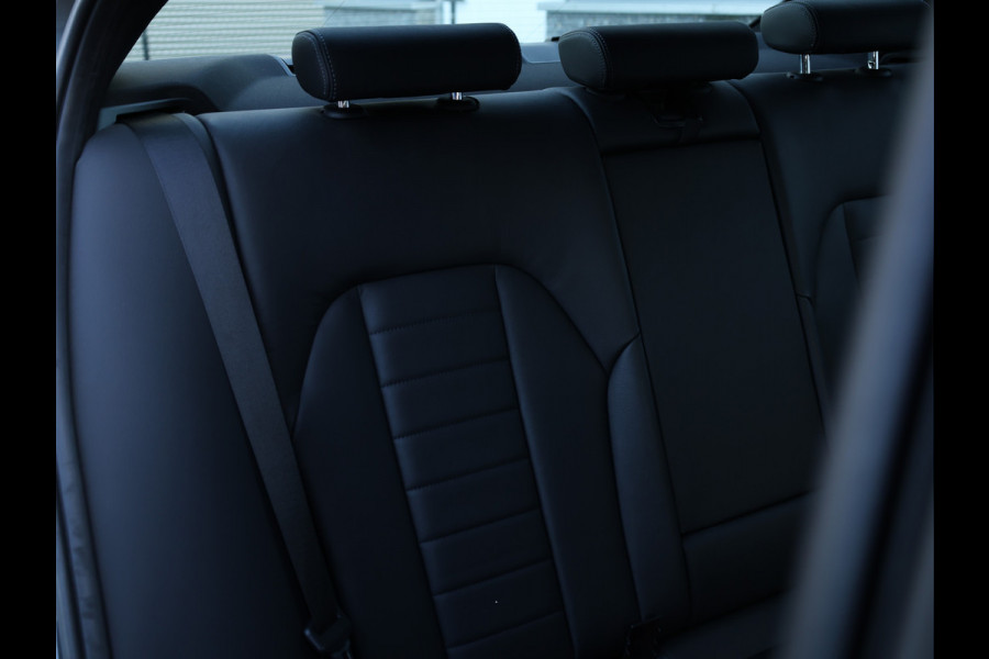 BMW 3-serie 330e M Sport HiFi / 19 inch / M-Sport remmen / Leder /