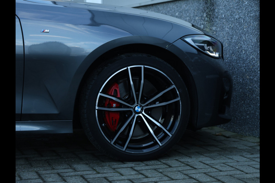 BMW 3-serie 330e M Sport HiFi / 19 inch / M-Sport remmen / Leder /