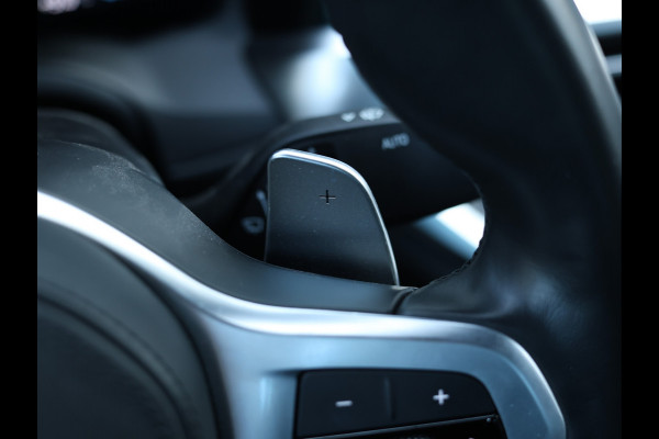 BMW 3-serie 330e M Sport HiFi / 19 inch / M-Sport remmen / Leder /