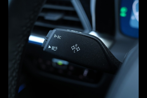 BMW 3-serie 330e M Sport HiFi / 19 inch / M-Sport remmen / Leder /