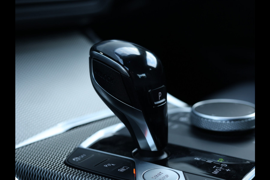 BMW 3-serie 330e M Sport HiFi / 19 inch / M-Sport remmen / Leder /