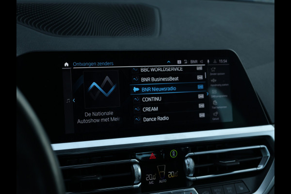 BMW 3-serie 330e M Sport HiFi / 19 inch / M-Sport remmen / Leder /