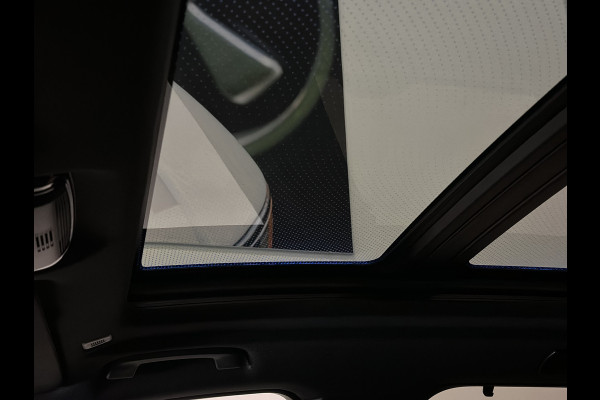 BMW X5 45e | M Sportseats | Frozen Black | Carbon | 360 Camera | Skylounce | ACC | Stoel Massage & Ventilatie | Indiv. Leder | Laser-LE Softclose | Achterasbesturing | Glasapplicatie | Displaykey | Stuur en achterbank verwarming | TH | 4-Zone | Isolatieglas | 22" | Bovag garantie.