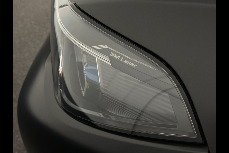 BMW X5 45e | M Sportseats | Frozen Black | Carbon | 360 Camera | Skylounce | ACC | Stoel Massage & Ventilatie | Indiv. Leder | Laser-LE Softclose | Achterasbesturing | Glasapplicatie | Displaykey | Stuur en achterbank verwarming | TH | 4-Zone | Isolatieglas | 22" | Bovag garantie.