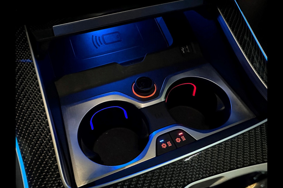 BMW X5 45e | M Sportseats | Frozen Black | Carbon | 360 Camera | Skylounce | ACC | Stoel Massage & Ventilatie | Indiv. Leder | Laser-LE Softclose | Achterasbesturing | Glasapplicatie | Displaykey | Stuur en achterbank verwarming | TH | 4-Zone | Isolatieglas | 22" | Bovag garantie.