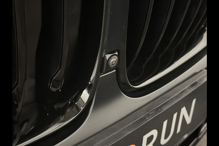 BMW X5 45e | M Sportseats | Frozen Black | Carbon | 360 Camera | Skylounce | ACC | Stoel Massage & Ventilatie | Indiv. Leder | Laser-LE Softclose | Achterasbesturing | Glasapplicatie | Displaykey | Stuur en achterbank verwarming | TH | 4-Zone | Isolatieglas | 22" | Bovag garantie.