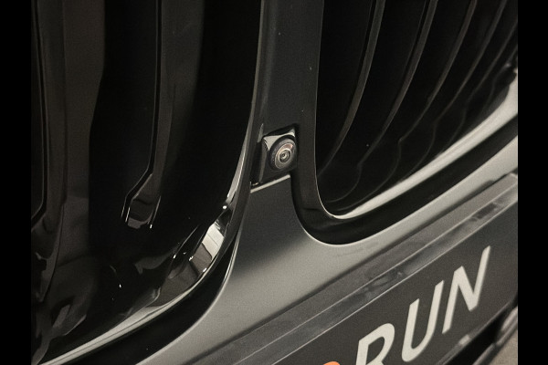 BMW X5 45e | M Sportseats | Frozen Black | Carbon | 360 Camera | Skylounce | ACC | Stoel Massage & Ventilatie | Indiv. Leder | Laser-LE Softclose | Achterasbesturing | Glasapplicatie | Displaykey | Stuur en achterbank verwarming | TH | 4-Zone | Isolatieglas | 22" | Bovag garantie.