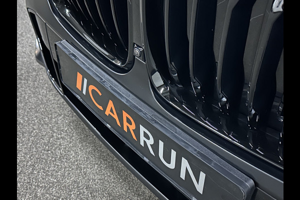 BMW X5 45e | M Sportseats | Frozen Black | Carbon | 360 Camera | Skylounce | ACC | Stoel Massage & Ventilatie | Indiv. Leder | Laser-LE Softclose | Achterasbesturing | Glasapplicatie | Displaykey | Stuur en achterbank verwarming | TH | 4-Zone | Isolatieglas | 22" | Bovag garantie.