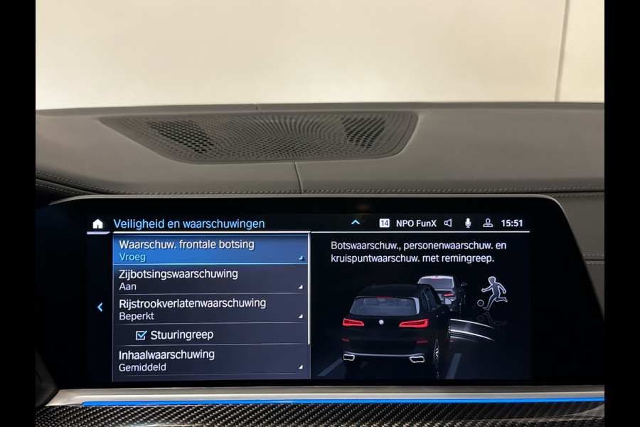 BMW X5 45e | M Sportseats | Frozen Black | Carbon | 360 Camera | Skylounce | ACC | Stoel Massage & Ventilatie | Indiv. Leder | Laser-LE Softclose | Achterasbesturing | Glasapplicatie | Displaykey | Stuur en achterbank verwarming | TH | 4-Zone | Isolatieglas | 22" | Bovag garantie.