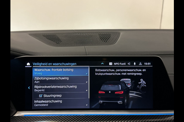 BMW X5 45e | M Sportseats | Frozen Black | Carbon | 360 Camera | Skylounce | ACC | Stoel Massage & Ventilatie | Indiv. Leder | Laser-LE Softclose | Achterasbesturing | Glasapplicatie | Displaykey | Stuur en achterbank verwarming | TH | 4-Zone | Isolatieglas | 22" | Bovag garantie.