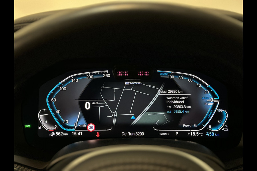 BMW X5 45e | M Sportseats | Frozen Black | Carbon | 360 Camera | Skylounce | ACC | Stoel Massage & Ventilatie | Indiv. Leder | Laser-LE Softclose | Achterasbesturing | Glasapplicatie | Displaykey | Stuur en achterbank verwarming | TH | 4-Zone | Isolatieglas | 22" | Bovag garantie.