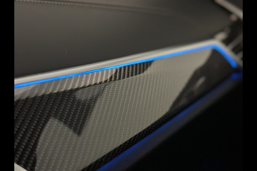 BMW X5 45e | M Sportseats | Frozen Black | Carbon | 360 Camera | Skylounce | ACC | Stoel Massage & Ventilatie | Indiv. Leder | Laser-LE Softclose | Achterasbesturing | Glasapplicatie | Displaykey | Stuur en achterbank verwarming | TH | 4-Zone | Isolatieglas | 22" | Bovag garantie.