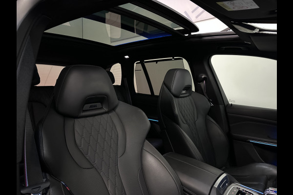 BMW X5 45e | M Sportseats | Frozen Black | Carbon | 360 Camera | Skylounce | ACC | Stoel Massage & Ventilatie | Indiv. Leder | Laser-LE Softclose | Achterasbesturing | Glasapplicatie | Displaykey | Stuur en achterbank verwarming | TH | 4-Zone | Isolatieglas | 22" | Bovag garantie.