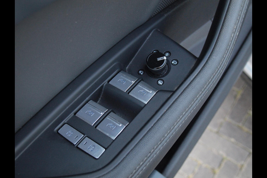 Audi e-tron 55 quattro Business edition Plus 95 kWh | SOH 96% | Panoramadak | Camera | Apple Carplay | Cruise Control |