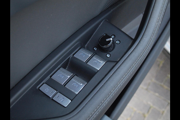 Audi e-tron 55 quattro Business edition Plus 95 kWh | SOH 96% | Panoramadak | Camera | Apple Carplay | Cruise Control |
