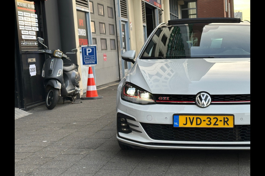 Volkswagen Golf 2.0 TSI GTI Performance Aut Leer Navi Pano