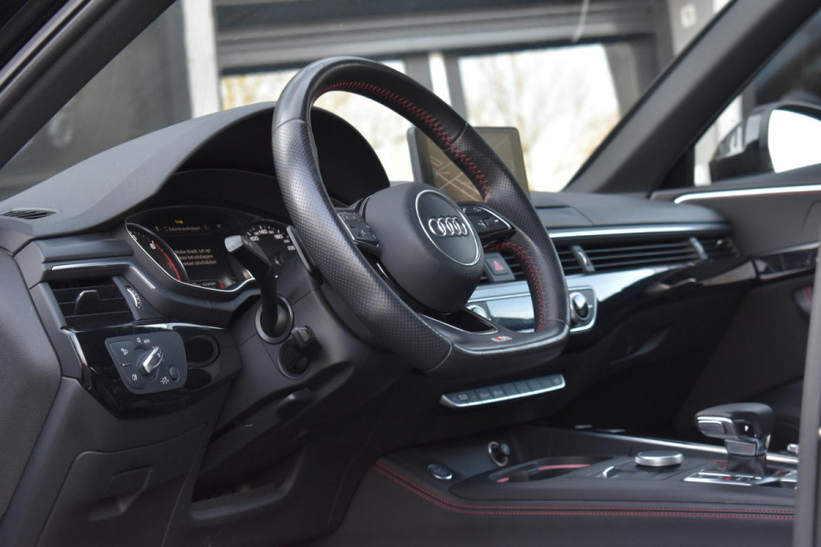 Audi A4 Avant 2.0 TFSI MHEV Sport S line black edition 3x S-line Keyless Leder Matrix