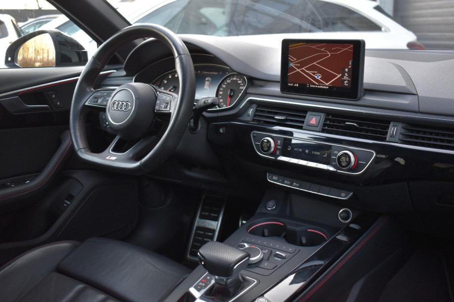 Audi A4 Avant 2.0 TFSI MHEV Sport S line black edition 3x S-line Keyless Leder Matrix