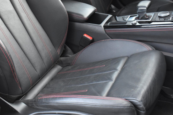 Audi A4 Avant 2.0 TFSI MHEV Sport S line black edition 3x S-line Keyless Leder Matrix