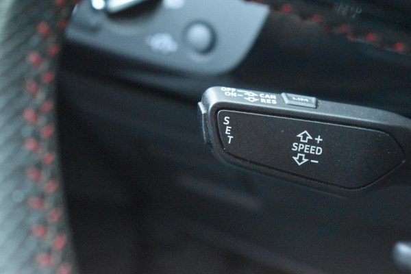 Audi A4 Avant 2.0 TFSI MHEV Sport S line black edition 3x S-line Keyless Leder Matrix