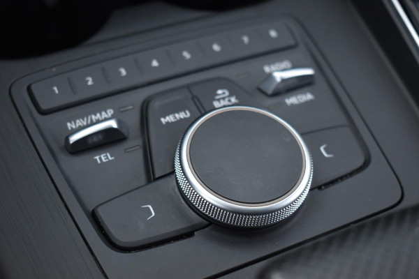 Audi A4 Avant 2.0 TFSI MHEV Sport S line black edition 3x S-line Keyless Leder Matrix