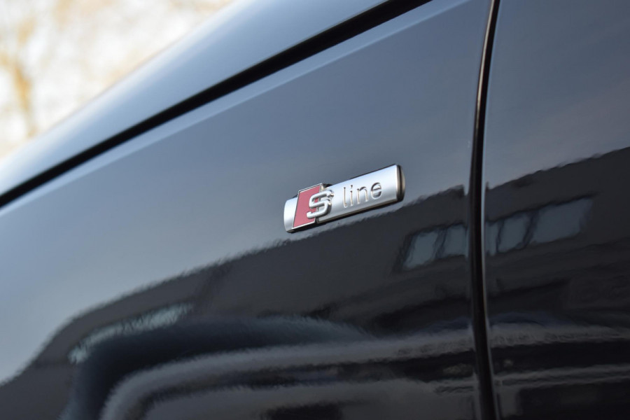 Audi A4 Avant 2.0 TFSI MHEV Sport S line black edition 3x S-line Keyless Leder Matrix