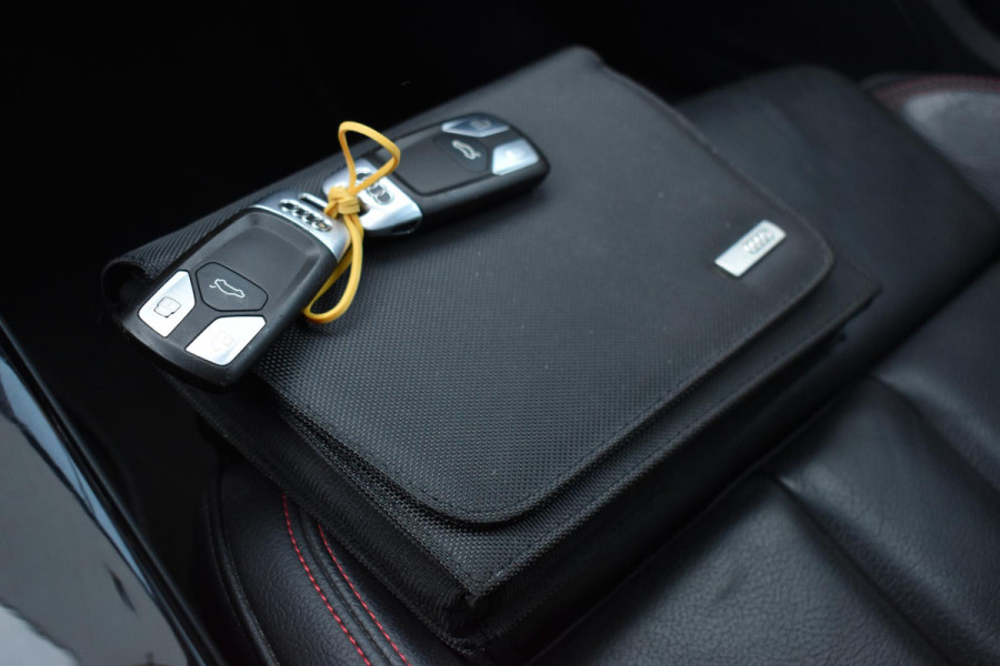 Audi A4 Avant 2.0 TFSI MHEV Sport S line black edition 3x S-line Keyless Leder Matrix