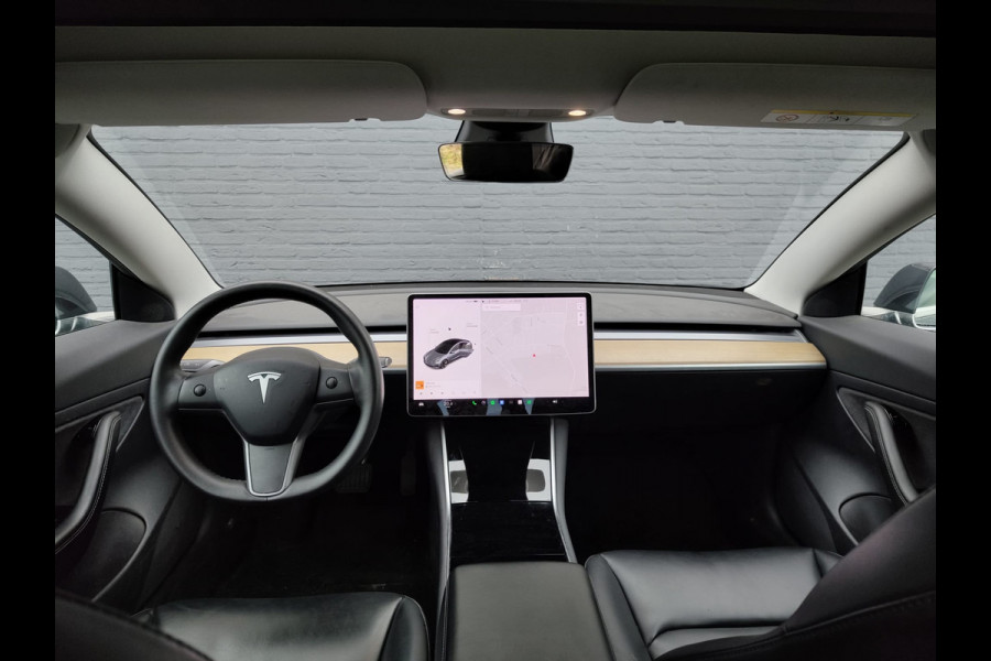 Tesla Model 3 ** GERESERVEERD** RWD SR plus 325PK SOH 91% Trekhaak Lmv 18" AutoPilot FSD Leder Panoramadak Adaptive-Cruise Camera's Elektr.-Stuur+Stoelen+Spiege Navi LED Comfortstoelen ACC DAB Voorverwarmen interieur via App Keyless One-Pedal-Drive Origineel Nederlandse Auto 1.000KG Trekgewicht