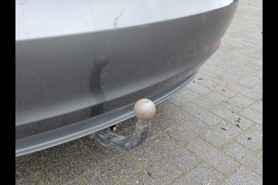 Tesla Model 3 ** GERESERVEERD** RWD SR plus 325PK SOH 91% Trekhaak Lmv 18" AutoPilot FSD Leder Panoramadak Adaptive-Cruise Camera's Elektr.-Stuur+Stoelen+Spiege Navi LED Comfortstoelen ACC DAB Voorverwarmen interieur via App Keyless One-Pedal-Drive Origineel Nederlandse Auto 1.000KG Trekgewicht