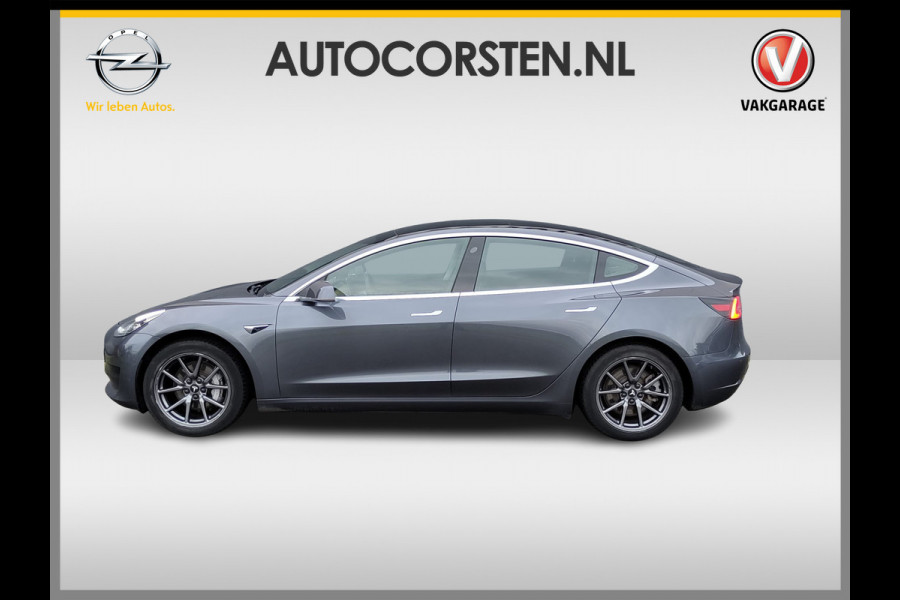 Tesla Model 3 ** GERESERVEERD** RWD SR plus 325PK SOH 91% Trekhaak Lmv 18" AutoPilot FSD Leder Panoramadak Adaptive-Cruise Camera's Elektr.-Stuur+Stoelen+Spiege Navi LED Comfortstoelen ACC DAB Voorverwarmen interieur via App Keyless One-Pedal-Drive Origineel Nederlandse Auto 1.000KG Trekgewicht
