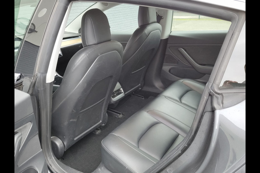 Tesla Model 3 ** GERESERVEERD** RWD SR plus 325PK SOH 91% Trekhaak Lmv 18" AutoPilot FSD Leder Panoramadak Adaptive-Cruise Camera's Elektr.-Stuur+Stoelen+Spiege Navi LED Comfortstoelen ACC DAB Voorverwarmen interieur via App Keyless One-Pedal-Drive Origineel Nederlandse Auto 1.000KG Trekgewicht
