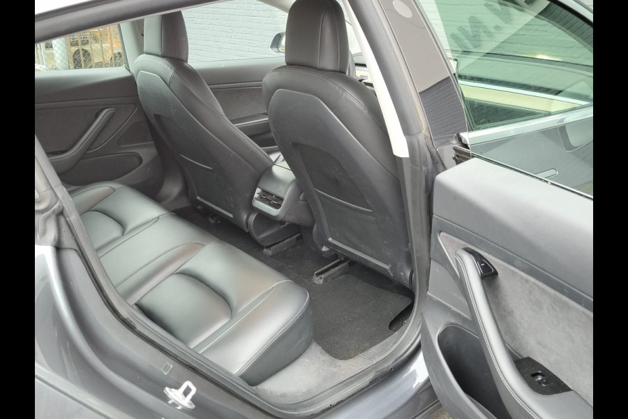 Tesla Model 3 ** GERESERVEERD** RWD SR plus 325PK SOH 91% Trekhaak Lmv 18" AutoPilot FSD Leder Panoramadak Adaptive-Cruise Camera's Elektr.-Stuur+Stoelen+Spiege Navi LED Comfortstoelen ACC DAB Voorverwarmen interieur via App Keyless One-Pedal-Drive Origineel Nederlandse Auto 1.000KG Trekgewicht