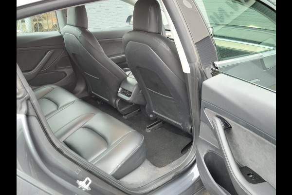 Tesla Model 3 ** GERESERVEERD** RWD SR plus 325PK SOH 91% Trekhaak Lmv 18" AutoPilot FSD Leder Panoramadak Adaptive-Cruise Camera's Elektr.-Stuur+Stoelen+Spiege Navi LED Comfortstoelen ACC DAB Voorverwarmen interieur via App Keyless One-Pedal-Drive Origineel Nederlandse Auto 1.000KG Trekgewicht