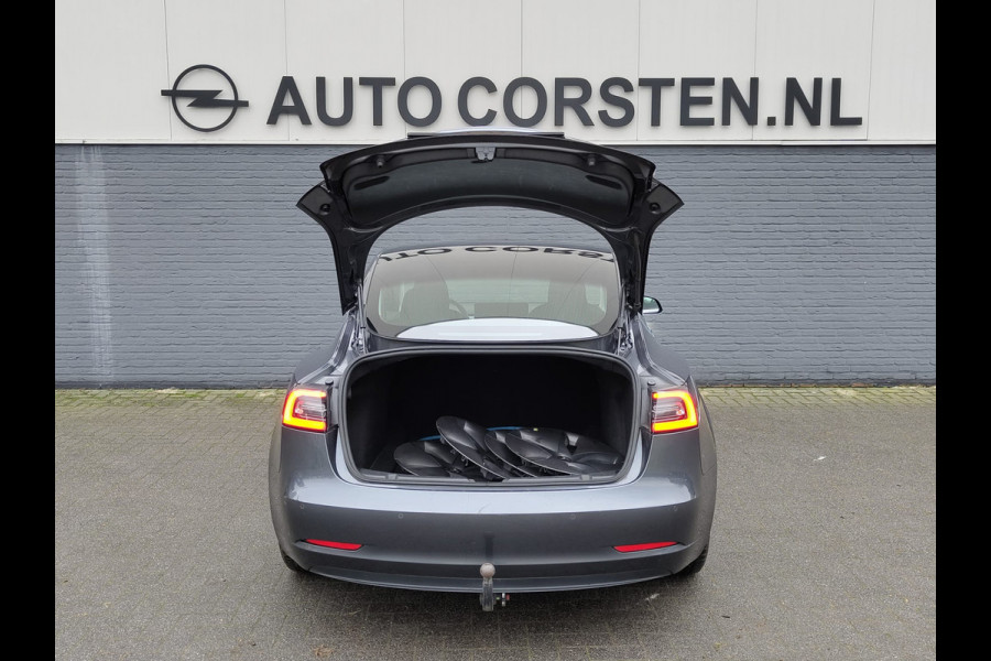 Tesla Model 3 ** GERESERVEERD** RWD SR plus 325PK SOH 91% Trekhaak Lmv 18" AutoPilot FSD Leder Panoramadak Adaptive-Cruise Camera's Elektr.-Stuur+Stoelen+Spiege Navi LED Comfortstoelen ACC DAB Voorverwarmen interieur via App Keyless One-Pedal-Drive Origineel Nederlandse Auto 1.000KG Trekgewicht
