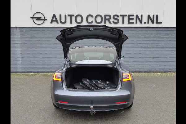 Tesla Model 3 ** GERESERVEERD** RWD SR plus 325PK SOH 91% Trekhaak Lmv 18" AutoPilot FSD Leder Panoramadak Adaptive-Cruise Camera's Elektr.-Stuur+Stoelen+Spiege Navi LED Comfortstoelen ACC DAB Voorverwarmen interieur via App Keyless One-Pedal-Drive Origineel Nederlandse Auto 1.000KG Trekgewicht