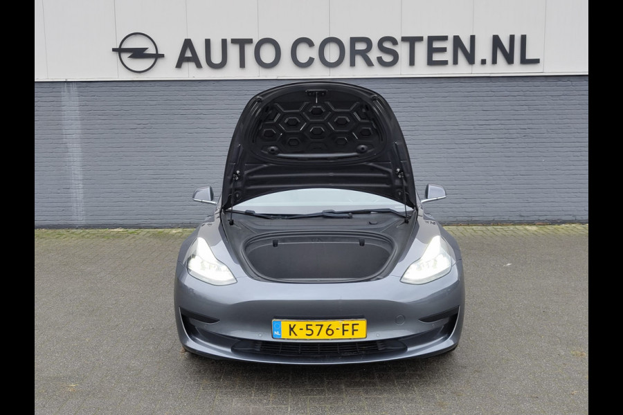Tesla Model 3 ** GERESERVEERD** RWD SR plus 325PK SOH 91% Trekhaak Lmv 18" AutoPilot FSD Leder Panoramadak Adaptive-Cruise Camera's Elektr.-Stuur+Stoelen+Spiege Navi LED Comfortstoelen ACC DAB Voorverwarmen interieur via App Keyless One-Pedal-Drive Origineel Nederlandse Auto 1.000KG Trekgewicht