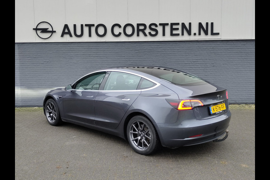 Tesla Model 3 ** GERESERVEERD** RWD SR plus 325PK SOH 91% Trekhaak Lmv 18" AutoPilot FSD Leder Panoramadak Adaptive-Cruise Camera's Elektr.-Stuur+Stoelen+Spiege Navi LED Comfortstoelen ACC DAB Voorverwarmen interieur via App Keyless One-Pedal-Drive Origineel Nederlandse Auto 1.000KG Trekgewicht