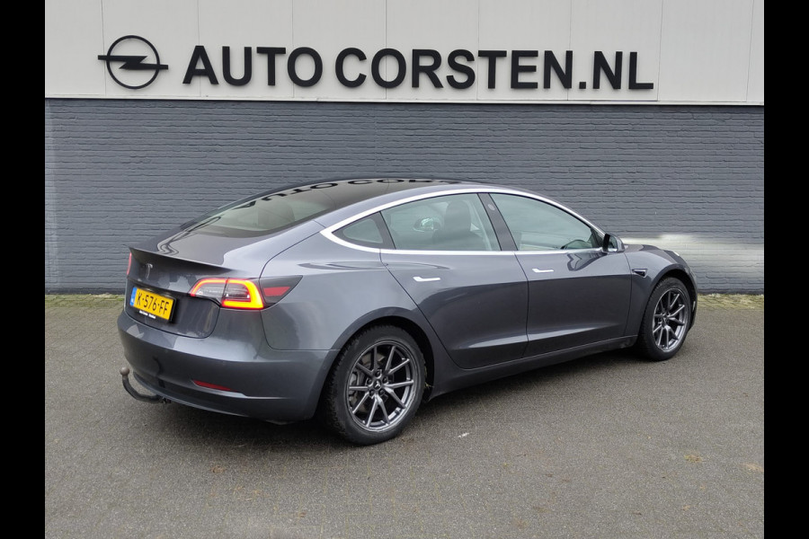Tesla Model 3 ** GERESERVEERD** RWD SR plus 325PK SOH 91% Trekhaak Lmv 18" AutoPilot FSD Leder Panoramadak Adaptive-Cruise Camera's Elektr.-Stuur+Stoelen+Spiege Navi LED Comfortstoelen ACC DAB Voorverwarmen interieur via App Keyless One-Pedal-Drive Origineel Nederlandse Auto 1.000KG Trekgewicht
